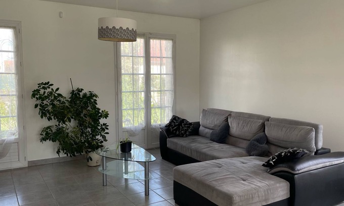 Rosieres-pres-Troyes House | Quiet 4 bedroom house with garden and garage near Troyes, lakes and Nigloland