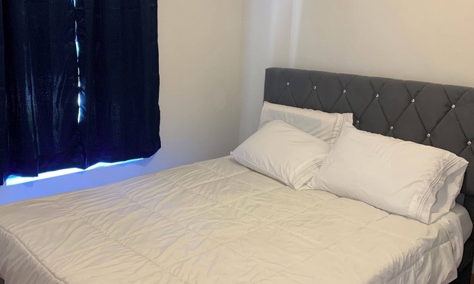 Macomb Apartment | Quiet and comfort one bedroom apt, close to WIU, a kitchen free parking, TV