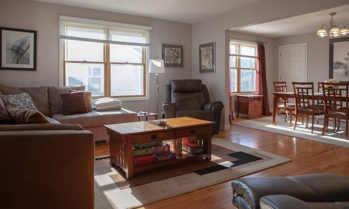 Columbia House | Quiet and Comfortable 2BR House 1mile to MIZZOU and Downtown!