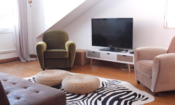 Santo Amaro Apartment | Quiet and Sunny central Lisbon apartment