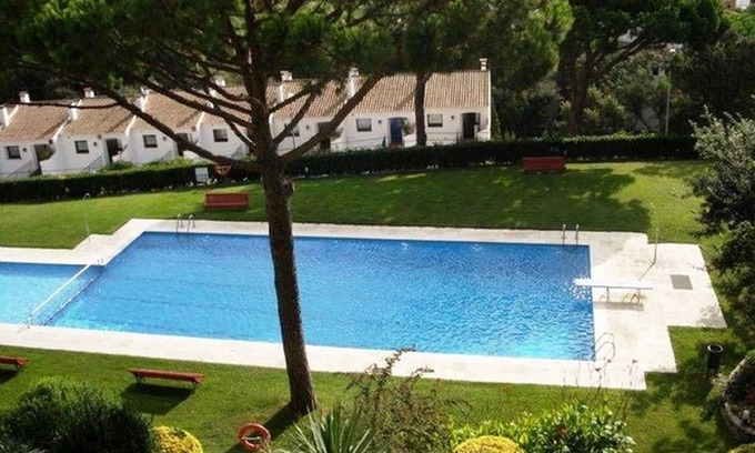 Calella de Palafrugell Apartment | Quiet apartment with sea views and communal pool 600m from the beach