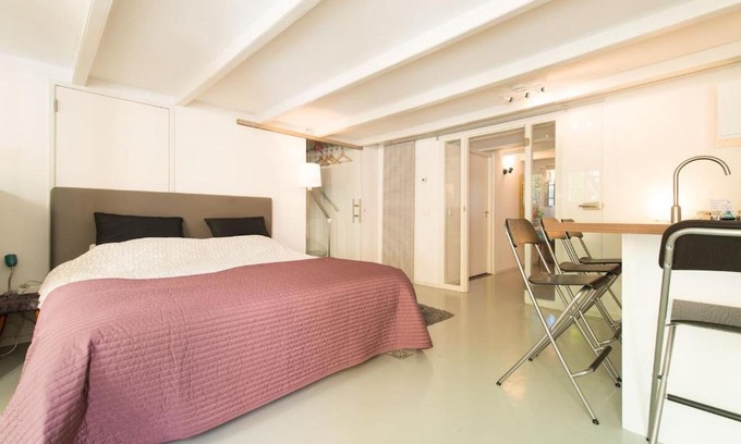 Plantage Apartment | Quiet apartment for 4 at park in center