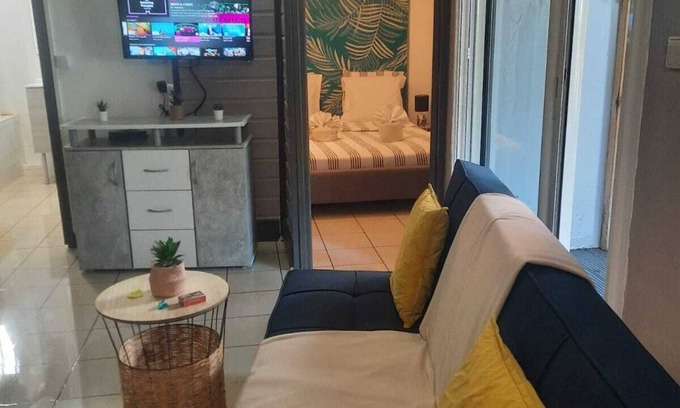 Bois d'Olives Apartment | Quiet apartment with terrace and garden