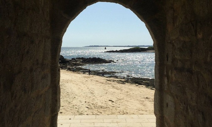Port-Louis Apartment | Quiet, bright apartment on the Brittany seafront, 1 minute's walk from the beach.
