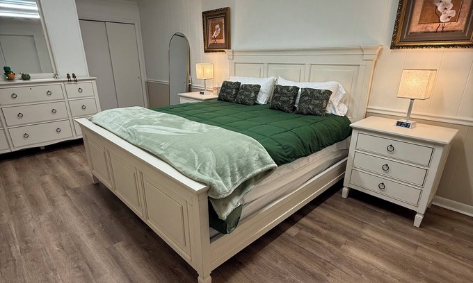Statesboro House | Quiet Downtown - Very close to GSU & Downtown. Lots of parking for tailgating