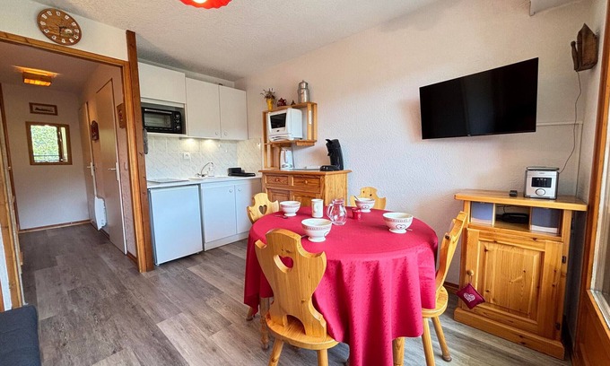 Notre-Dame-de-Bellecombe Apartment | Quiet apartment with balcony, mountain view, private parking