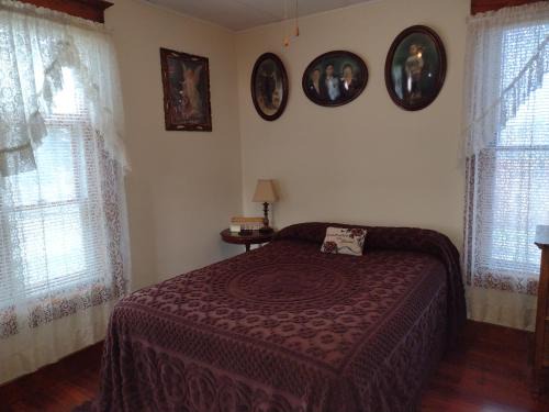 Trinidad Bed & Breakfast | Quiet FULL-SIZE bed close to town 420 friendly