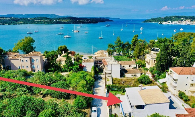 Porto Heli Apartment | Quiet garden apartment with XXL terrace - within walking distance of the village and turquoise blue sea
