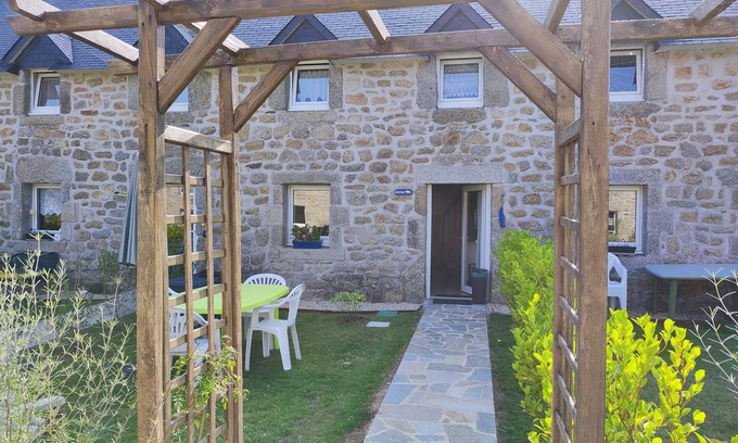 Tregunc House | Quiet gîte in an old farmhouse, 10 minutes' walk from the beach
