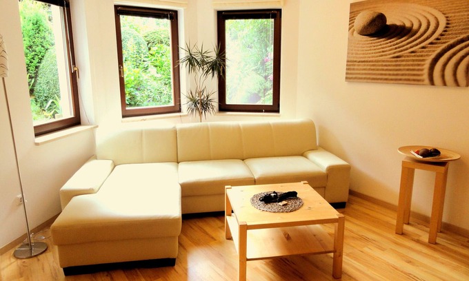 Leubnitz-Neuostra Apartment | Quiet holiday home, high quality, lovingly furnished