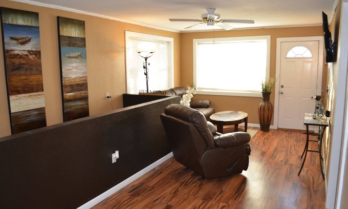 Sergeant Bluff House | Quiet home in the heart of town, close to Airport and Interstate