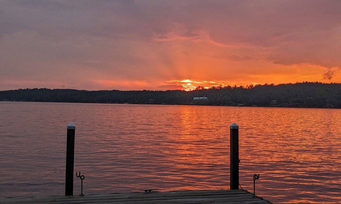 Rockford House | Quiet house with sunset view on Lake Mitchell