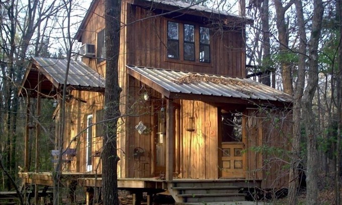 Chandler Cottage | Quiet Lofted Cabin 4 Miles from Edom, an Art Community.