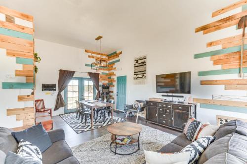 Landers House | Quiet Oasis with Hot Tub 21 Mi to Joshua Tree!