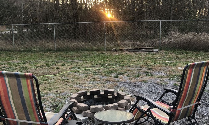 Gracey RV Rental | Quiet, outdoor country camping experience, nPet friendly with no extra fee!