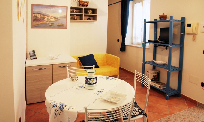 Naples Apartment | quiet panoramic studio with terrace and wi-fi