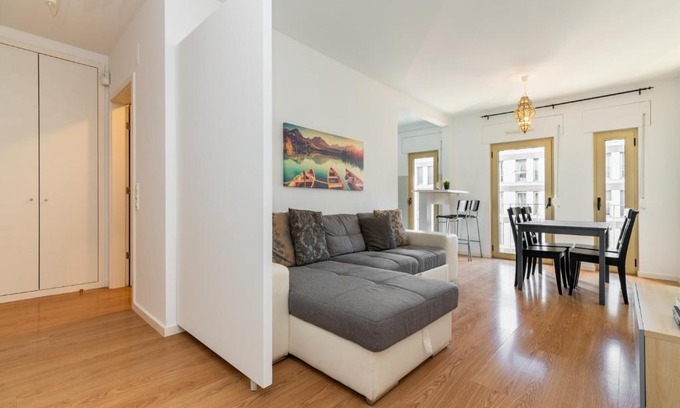 Falca Apartment | Quiet, relaxing flat in Entrecampos