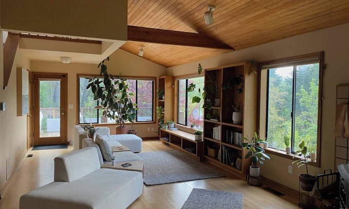 Portland House | Quiet, Remote Workplace for Working Professionals