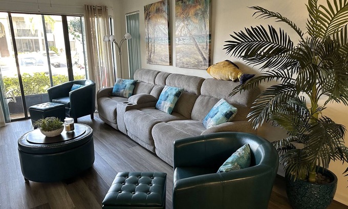 Palm Harbor Condo | Quiet Retreat | Age 55+ | 2 BD 2 BA Condo