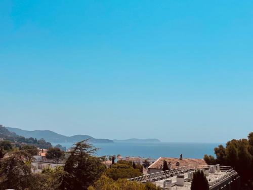 Le Mourillon Apartment | Quiet, sea view terrace, parking, air conditioning, beach, x6