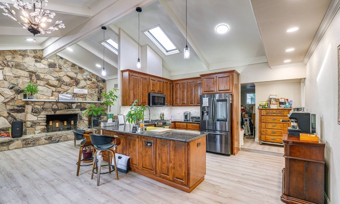 Salinas House | Quiet South Salinas Home: Next to SVMH!