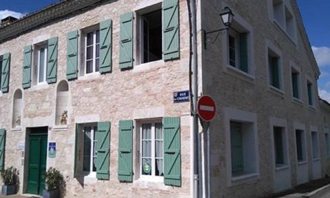 Cologne House | Quiet, spacious B&B with swimming pool and large terrace.