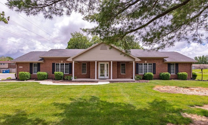 Hemlock House | Quiet, Spacious & Convenient Ranch Home just Southeast of Downtown NO PETS