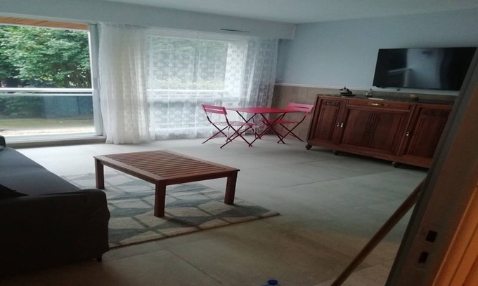 Plogoff Apartment | Quiet studio 100 metres from the beach and thalasso centre