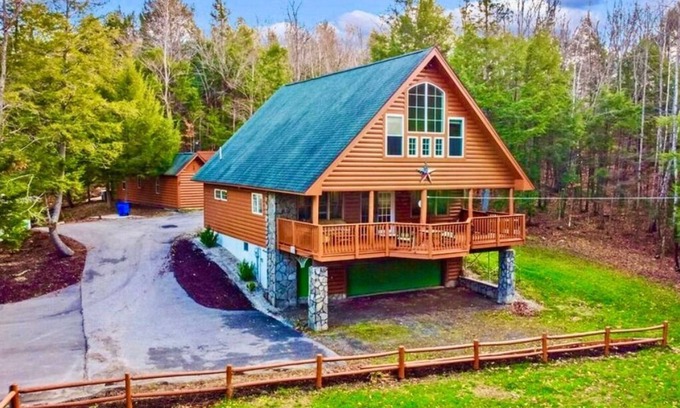 Gardiner House | Quiet Waterfront Retreat on 2 Private Acres - w/Game Room, Kayaks & Canoes