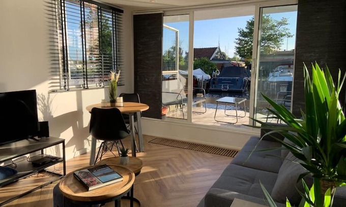Municipality of Aalsmeer Boat Rental | Quiet Waterloft near Amsterdam and Schiphol WS11