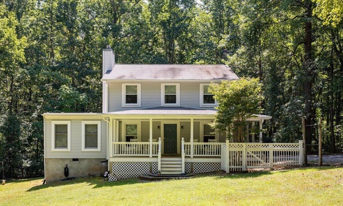 Bynum House | Quiet Wooded Retreat - Relax, Create, Play - Piano/Firepit/Peloton - RTP/UNC