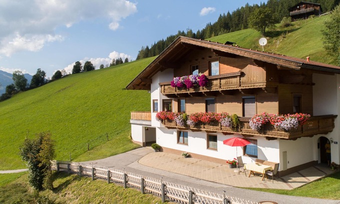 Gerlosberg Apartment | Quietly located apartment with terrace