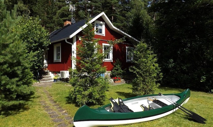 Rosenfors House | Quietly located cottage right next to the forest and 300 m from the water