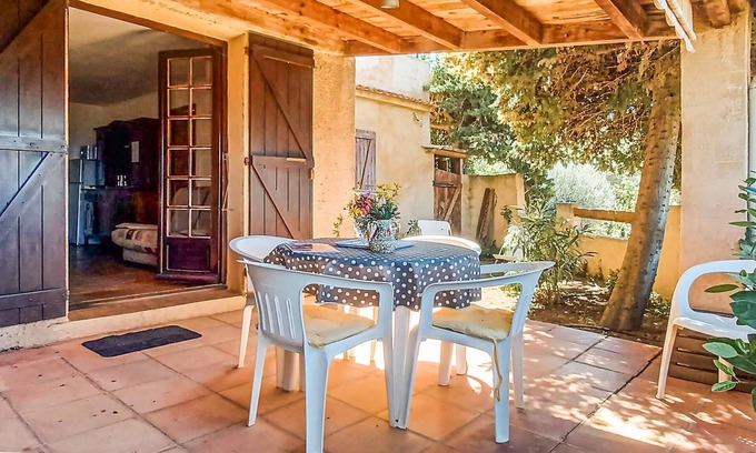 Portigliolo Apartment | Quietly located vacation apartment in a rural villa with sea view.