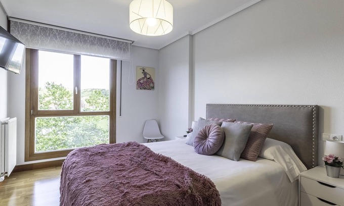 Barakaldo Apartment | Quietness and Comfort next to the Barakaldo Estuary