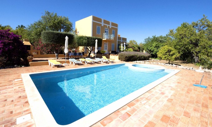 Loule Villa | Quinta Amarela XL by Portucasa