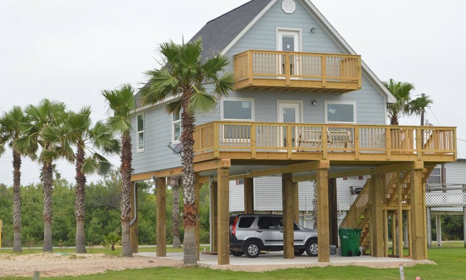 Quintana House | Quintana's "Tropical Breeze", located in Quaint Quintana Beach