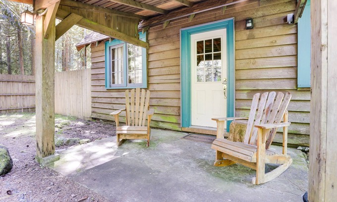 Zigzag Cabin | Quintessential dog-friendly cabin in the woods, within short walk of the river