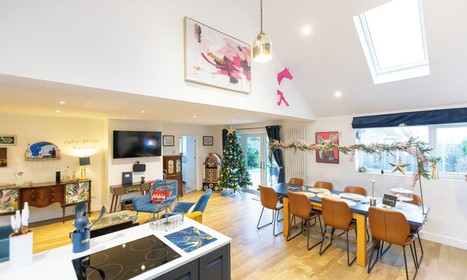 Herne Bay House | Quirky bungalow on coastal walk with distant sea views. Fully secure garden.