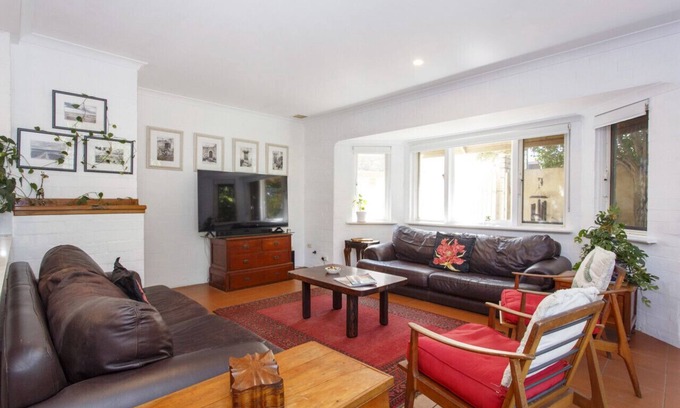 South Fremantle House | Quirky Hidden Gem - South Fremantle