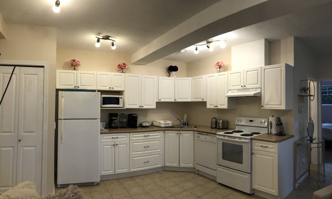 Maple Ridge House | Quite beautiful comforting house in the nature close to the lakes and parks