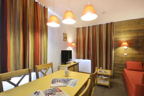 Belle Plagne Apartment | Résidence Croix Du Sud - Chaleureux studio · Cœur de station · Vue pistes · Balcon MAE-3637