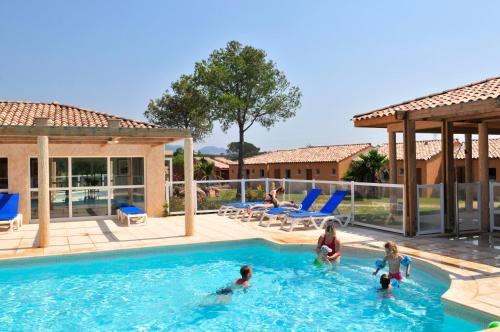 Puget-sur-Argens Apartment | Résidence Goélia Le Village Azur