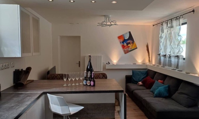 Chalons-en-Champagne Apartment | Rêve de Bulles, 62m2 of charm, 2 large bedrooms