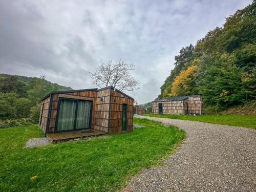 Czerna Villa | "Rózin Pstrągarnia" domki całoroczne Jura Krakowsko-Częstochowska