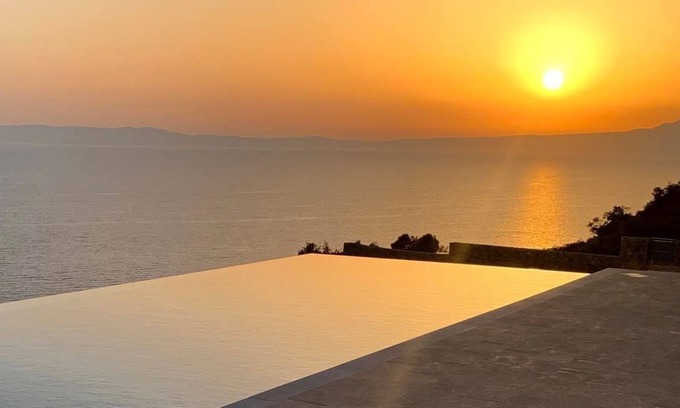 Kardamyli Villa | R 3057 Villa Fabrizio With Air Conditioning ,Coffee Facilities & Sitting Area.