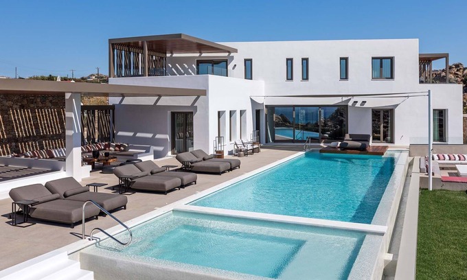 Paraga Villa | R 3235 Villa Halstead With Espresso machine ,Mini fridge & Private gym.
