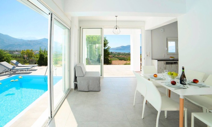 Dramia Villa | R 951 Bautista Villa with Mountain View, Garden view & Sea view/