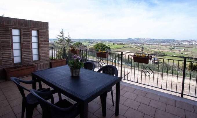 Recanati Apartment | R01 - Recanati, portion of villa on several levels with garden