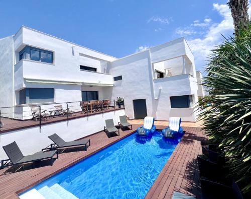 Calafell Villa | R64 Deluxe Villa Déjà Vu